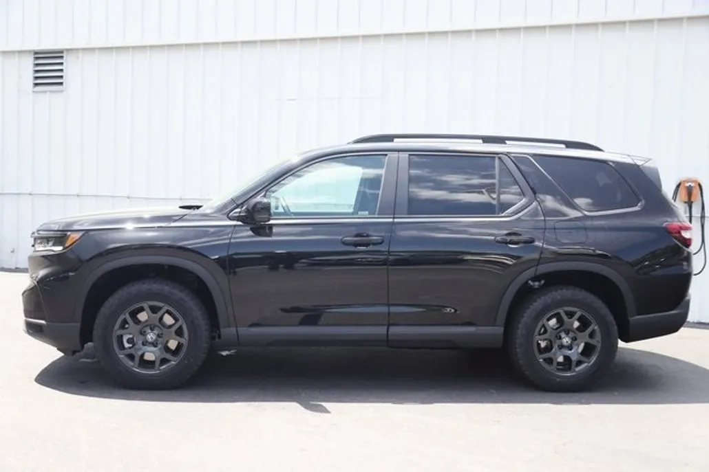 2025 Honda Pilot TrailSport photo 1