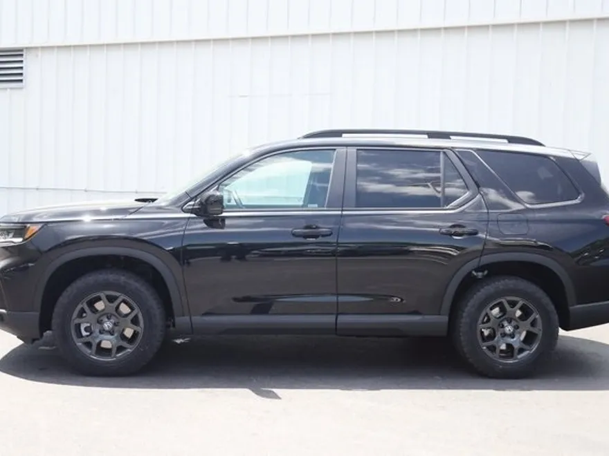 2025 Honda Pilot TrailSport photo 1
