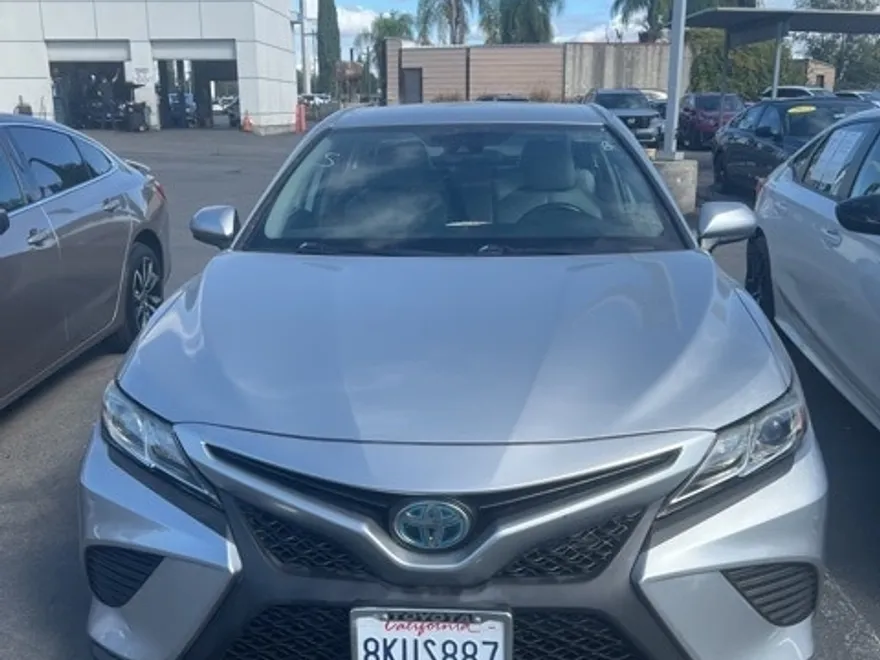 2019 Toyota Camry Hybrid SE photo 1