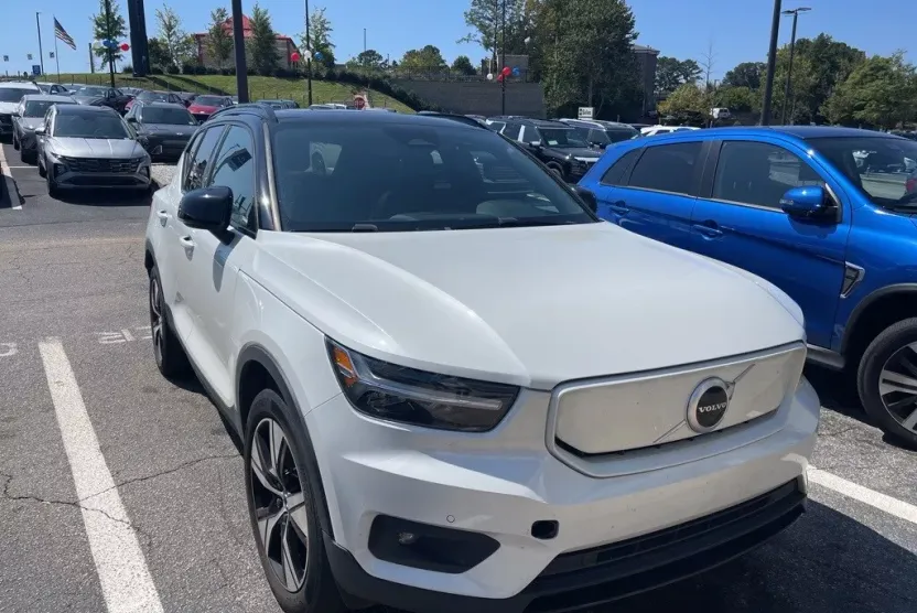 2021 Volvo XC40 Recharge P8 photo 1