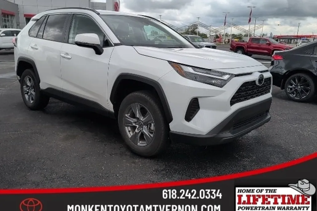 2024 Toyota RAV4 XLE photo 1