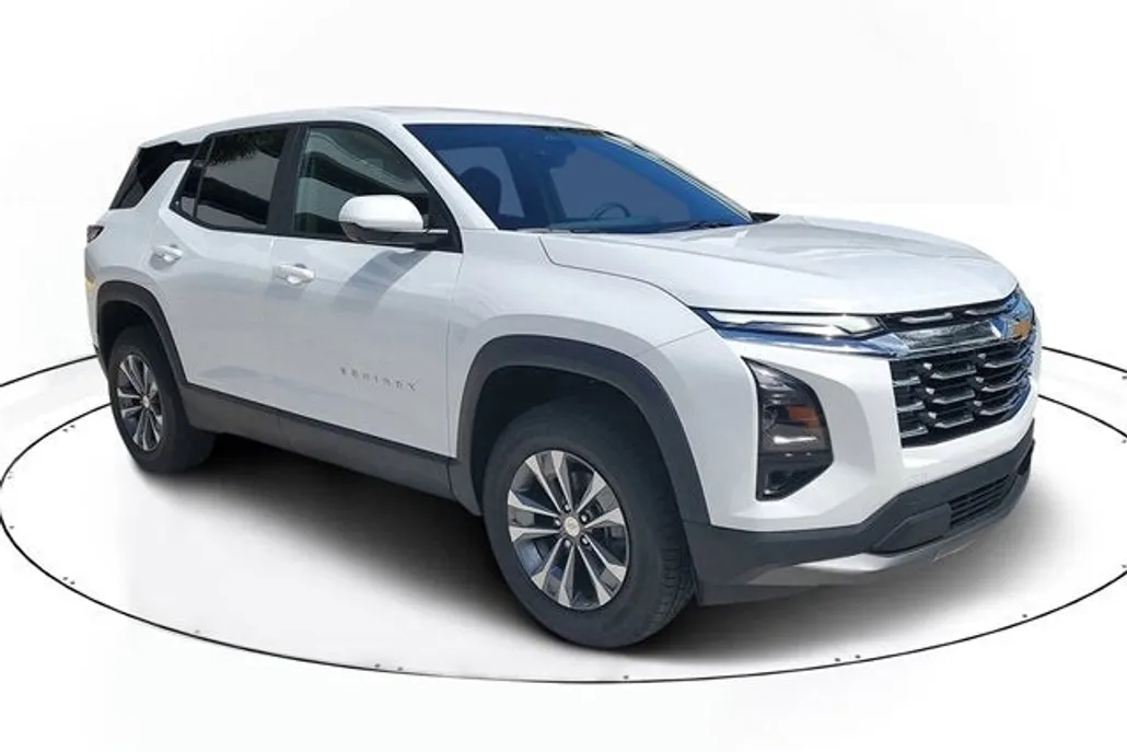 2026 Chevrolet Equinox LT photo 1