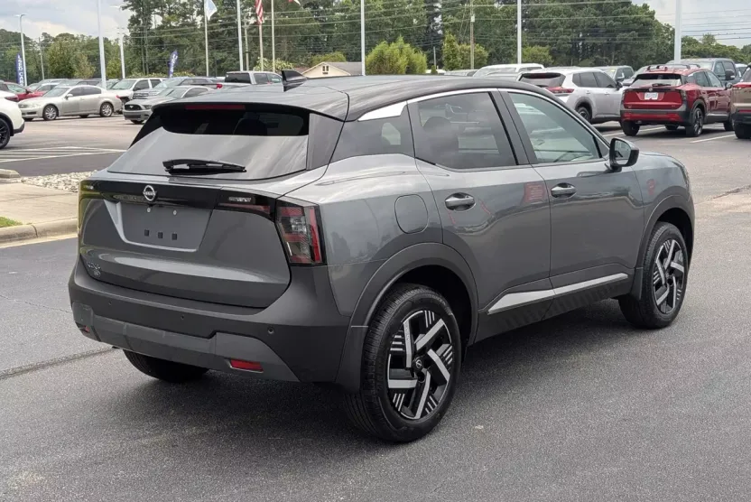 2025 Nissan Kicks SV photo 1