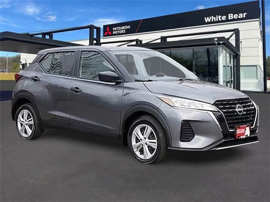 2022 Nissan Kicks S photo 1