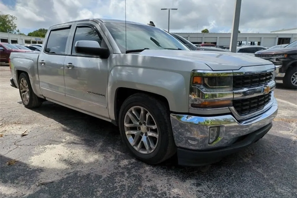 2018 Chevrolet Silverado 1500 LT photo 1