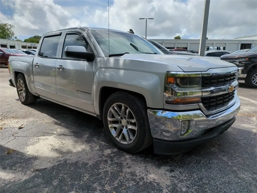 2018 Chevrolet Silverado 1500 LT photo 1