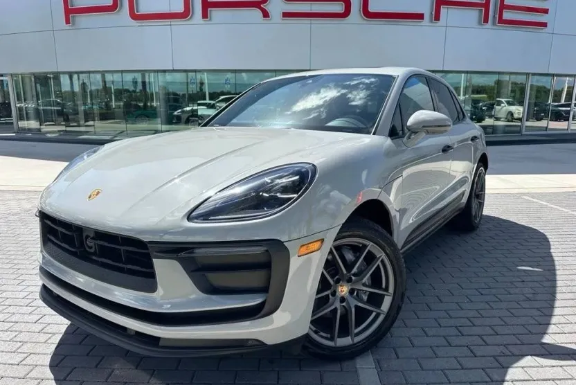 2023 Porsche Macan T photo 1