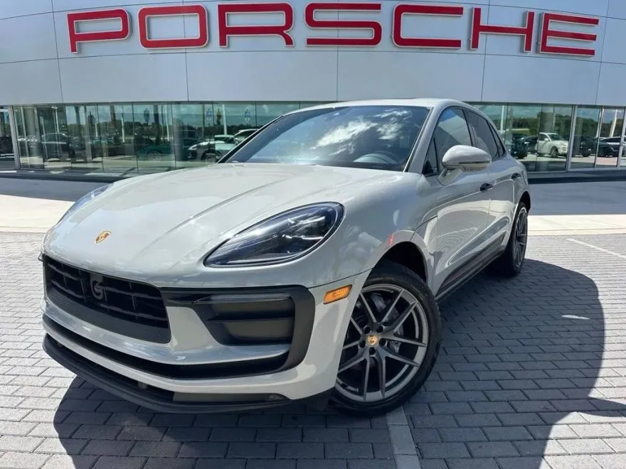 2023 Porsche Macan T photo 1
