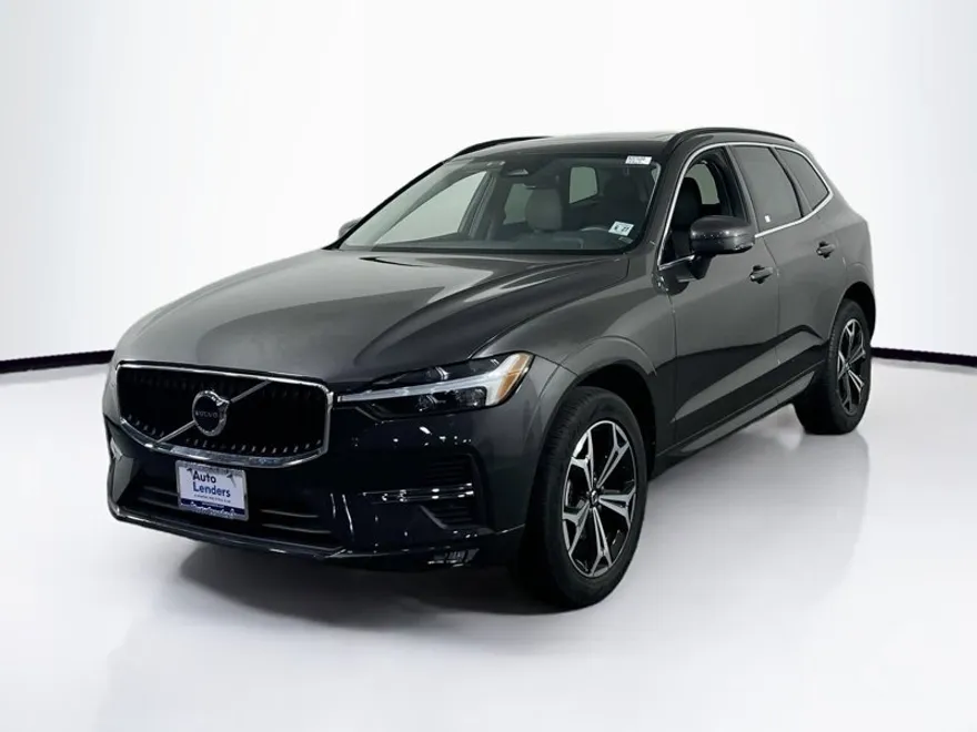 2022 Volvo XC60 Momentum photo 1