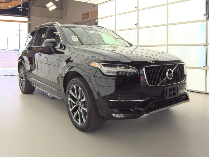 2017 Volvo XC90 T6 AWD Momentum photo 1