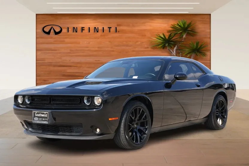 2019 Dodge Challenger SXT photo 1