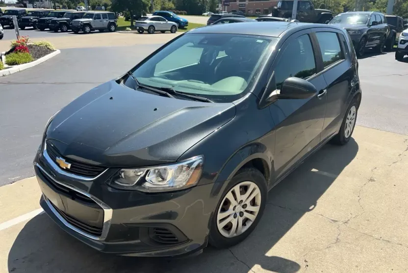 2020 Chevrolet Sonic LT photo 1
