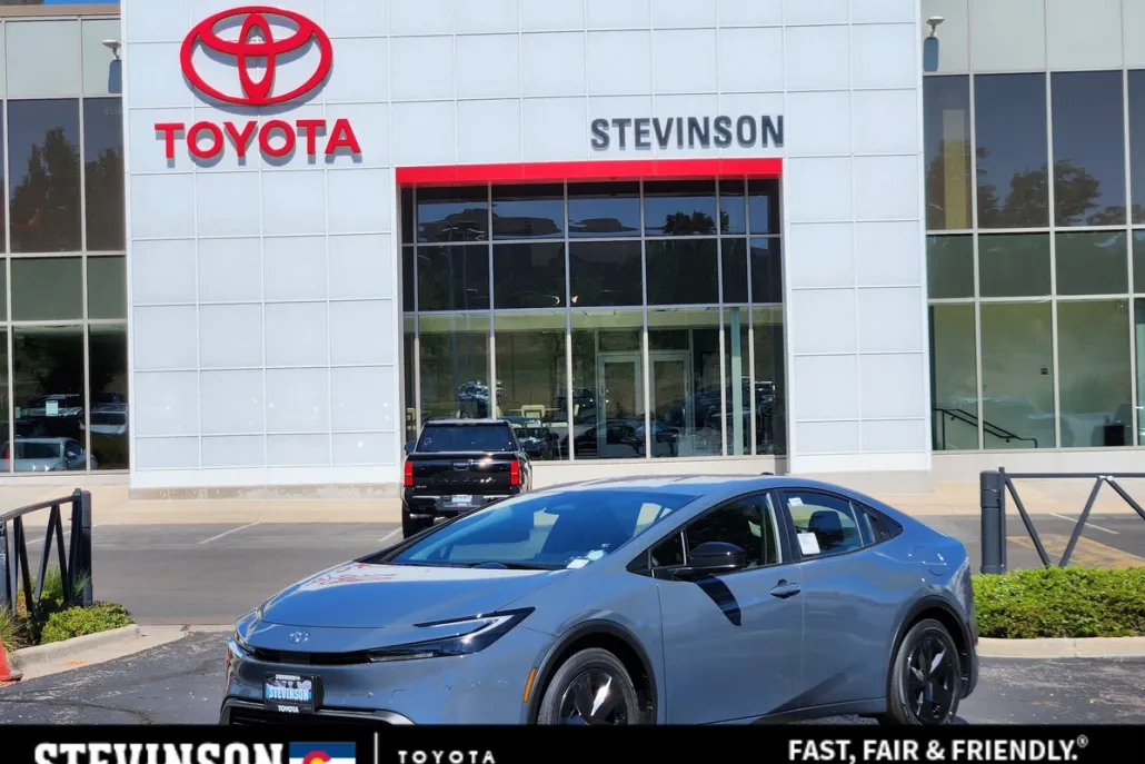 2026 Toyota Prius Plug-in Hybrid SE photo 1