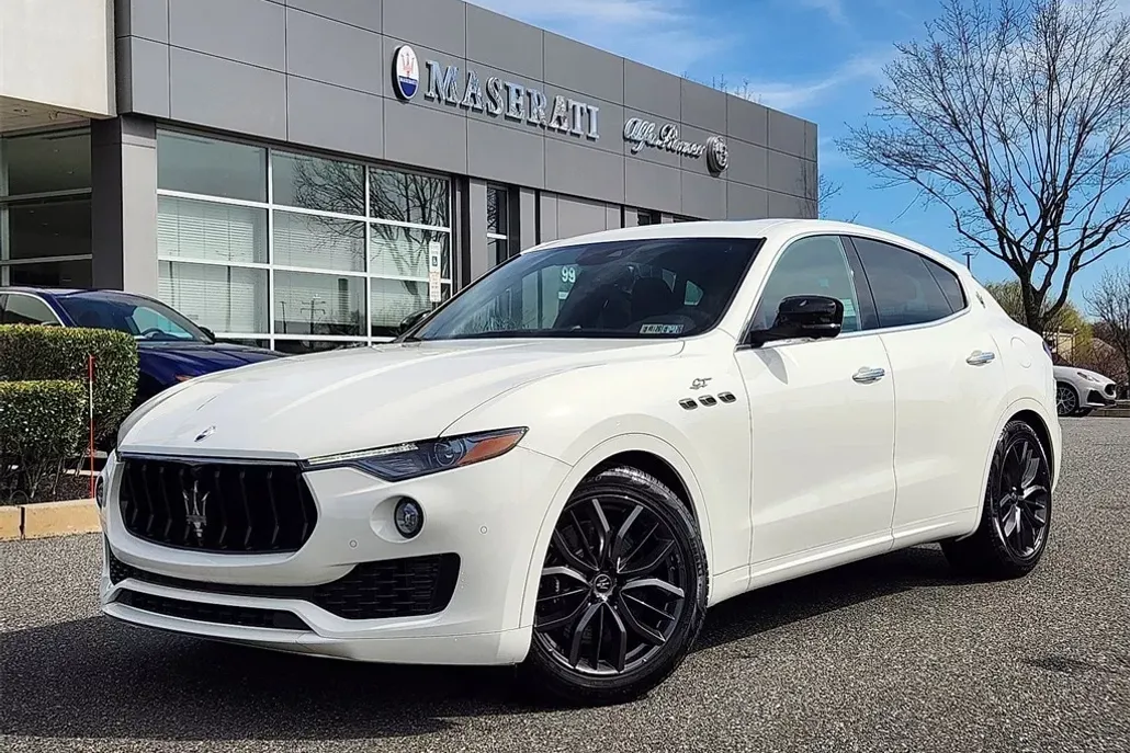 2024 Maserati Levante GT photo 1
