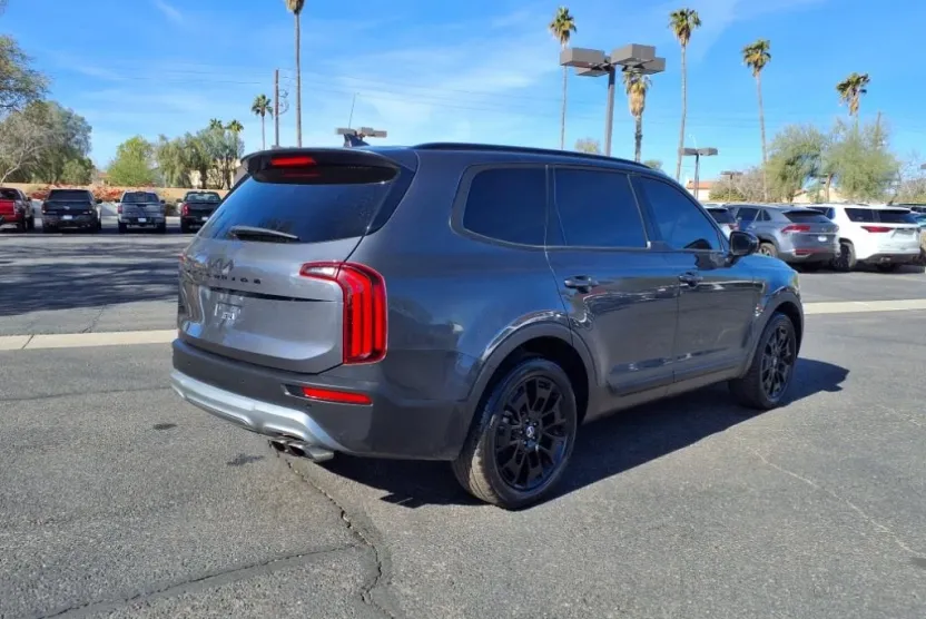 2022 Kia Telluride SX photo 1