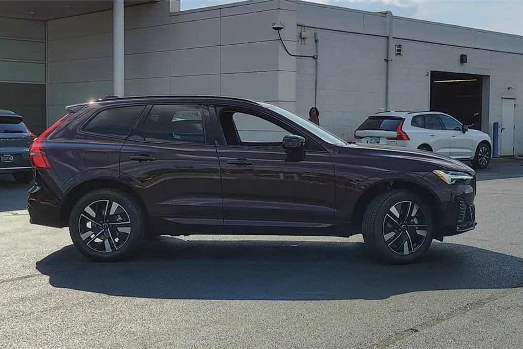 2026 Volvo XC60 B5 Core photo 1