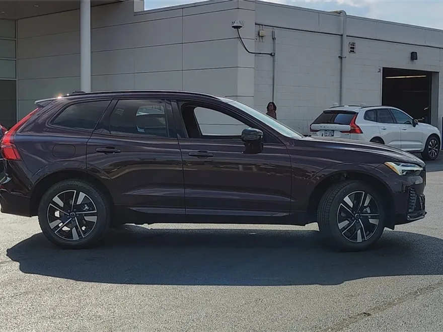 2026 Volvo XC60 B5 Core photo 1