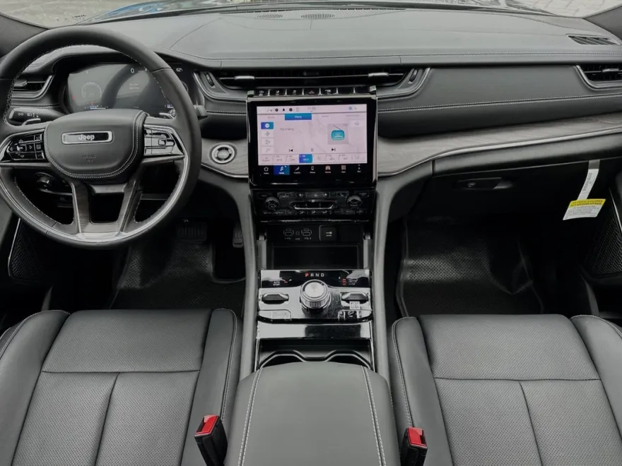 2024 Jeep Grand Cherokee Overland photo 14