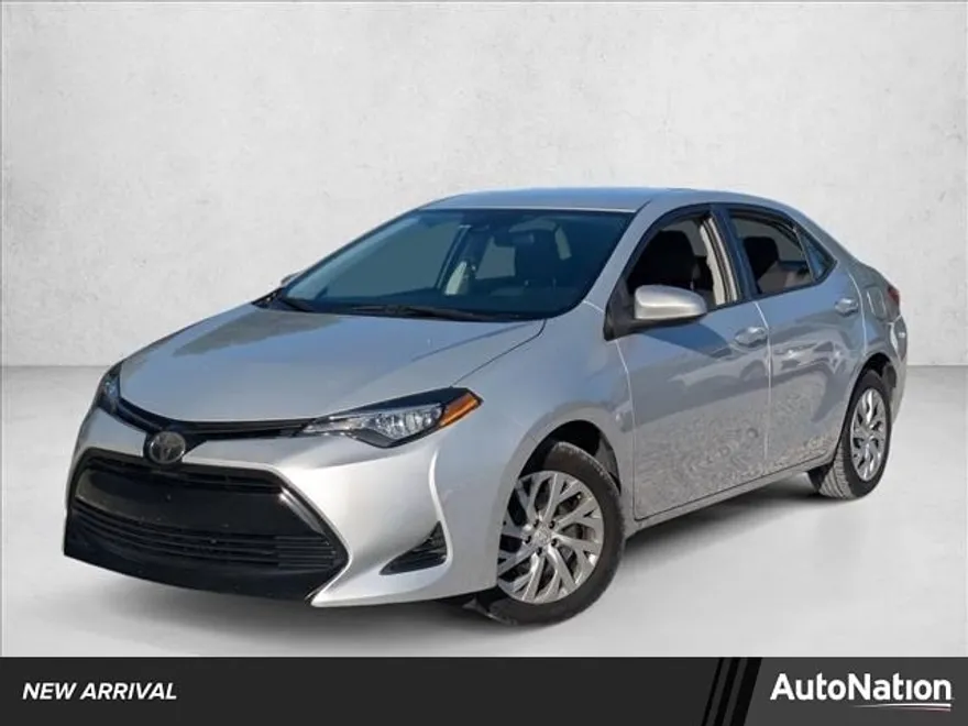 2019 Toyota Corolla LE photo 1