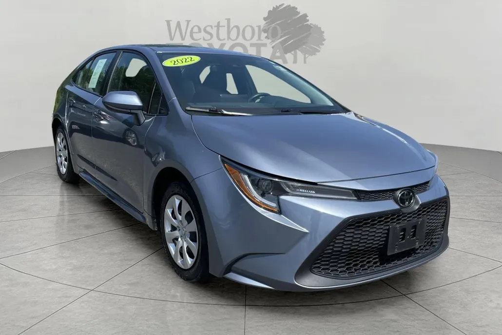 2022 Toyota Corolla LE photo 1