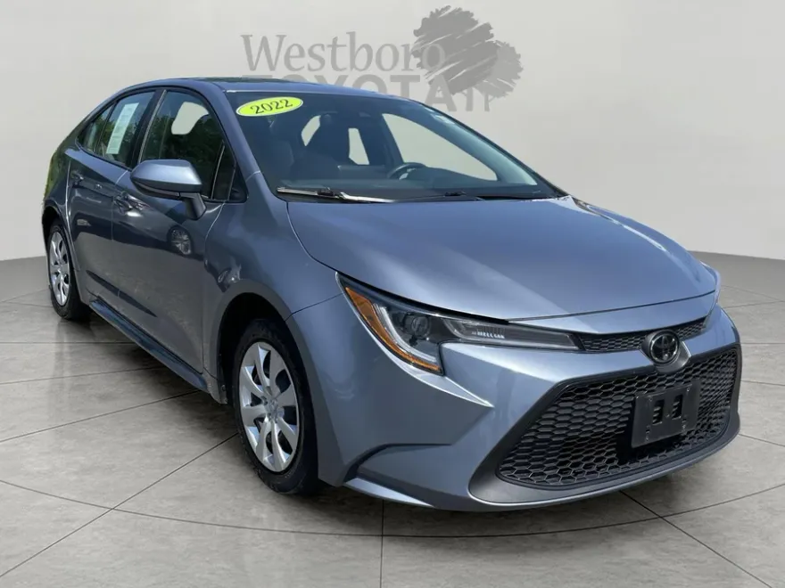 2022 Toyota Corolla LE photo 1