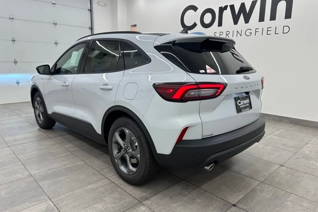 2025 Ford Escape ST-Line photo 1