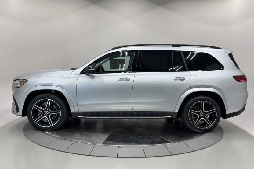 2026 Mercedes Benz GLS 450 4MATIC photo 1