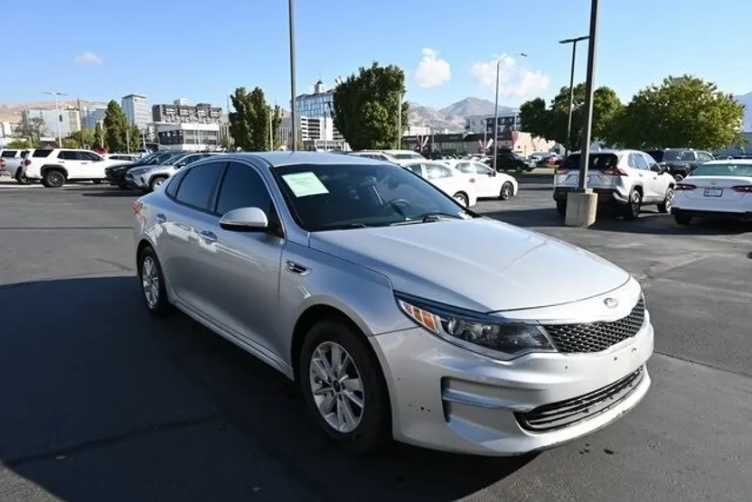 2018 Kia Optima LX photo 1