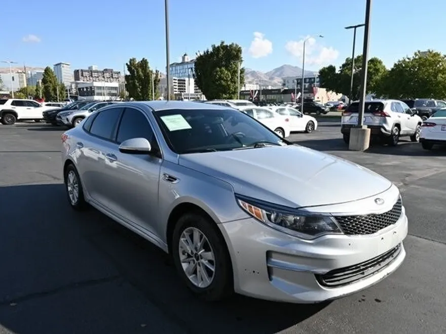2018 Kia Optima LX photo 1