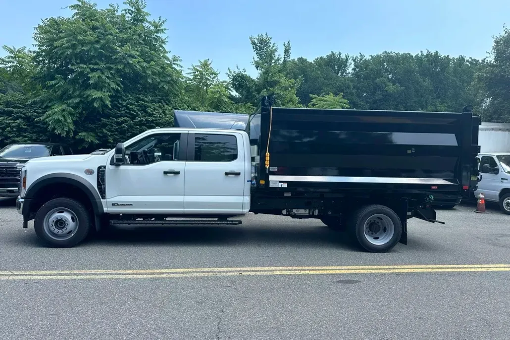 2024 Ford F-550 XL photo 1