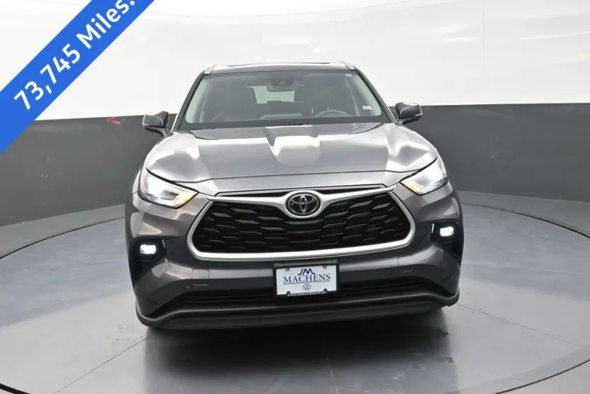 2022 Toyota Highlander XLE photo 1