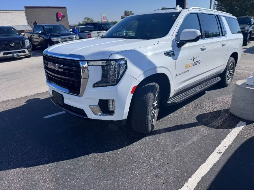 2021 Gmc Yukon XL 1500 SLE photo 1