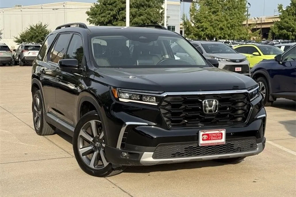 2024 Honda Pilot Touring photo 1