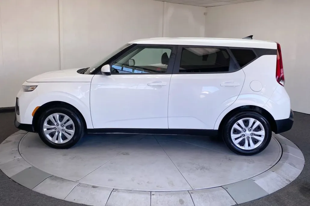 2022 Kia Soul LX photo 1