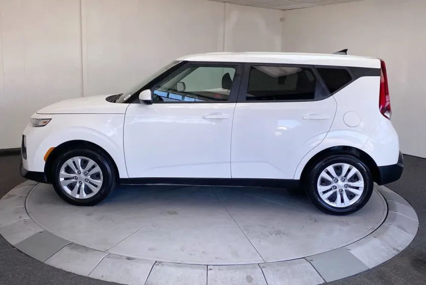 2022 Kia Soul LX photo 1