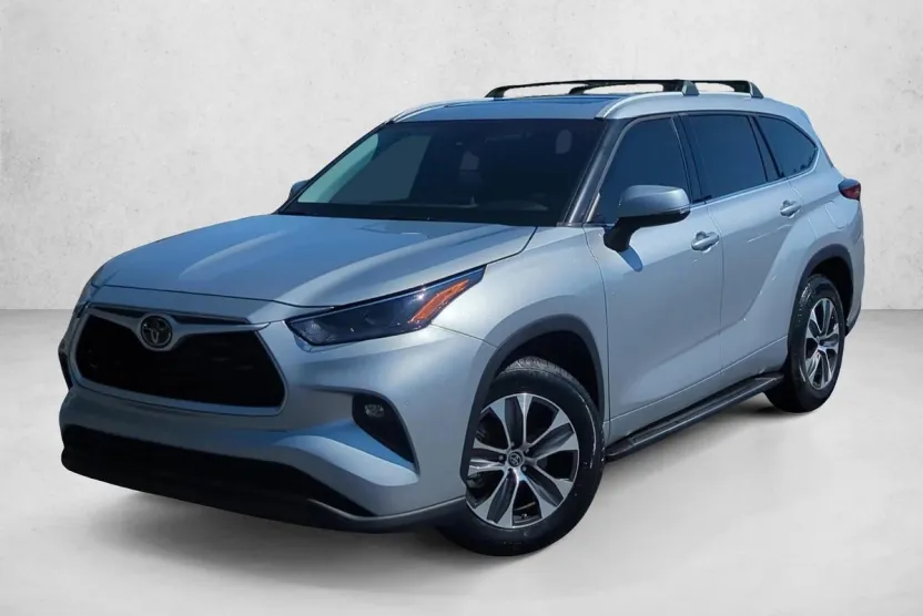 2022 Toyota Highlander XLE photo 1