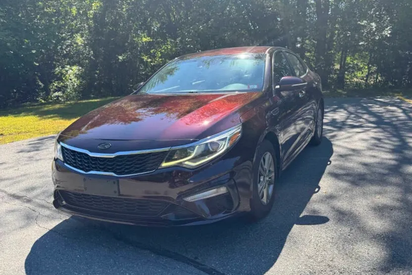2019 Kia Optima LX photo 1