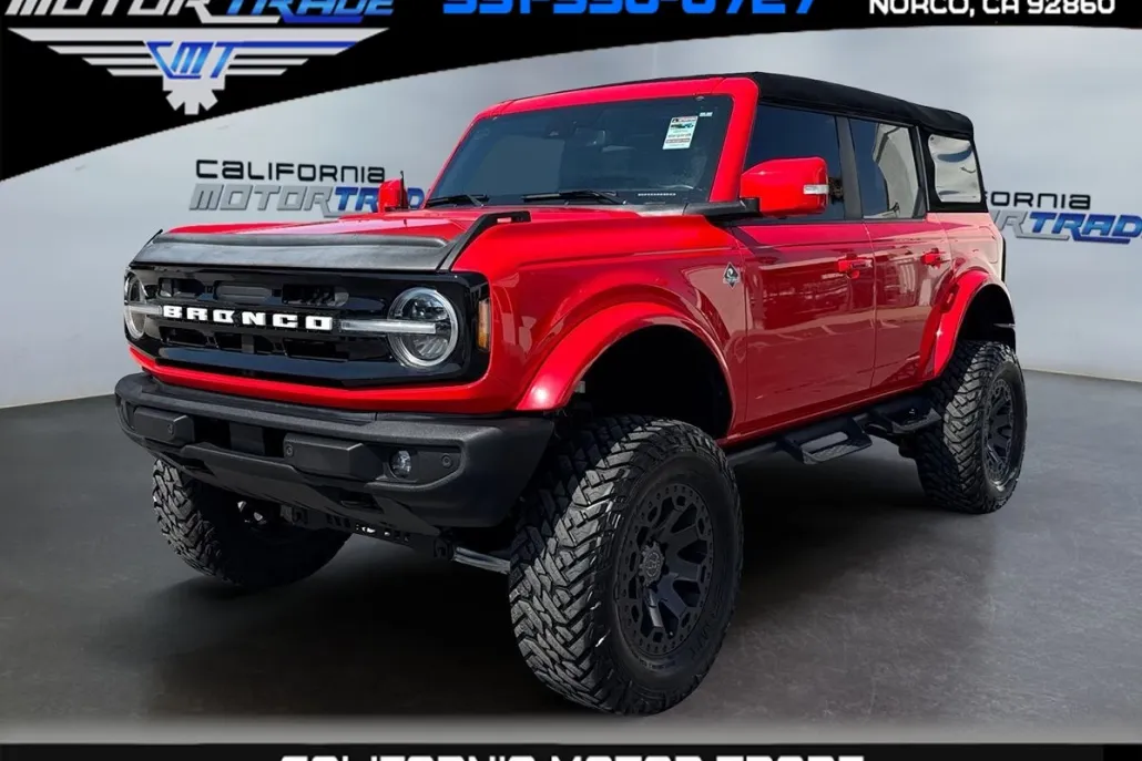 2023 Ford Bronco Base photo 1
