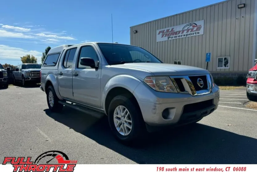 2014 Nissan Frontier Crew Cab SV photo 1
