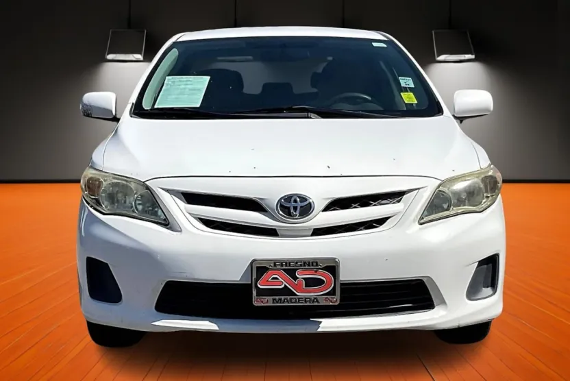 2011 Toyota Corolla LE photo 1