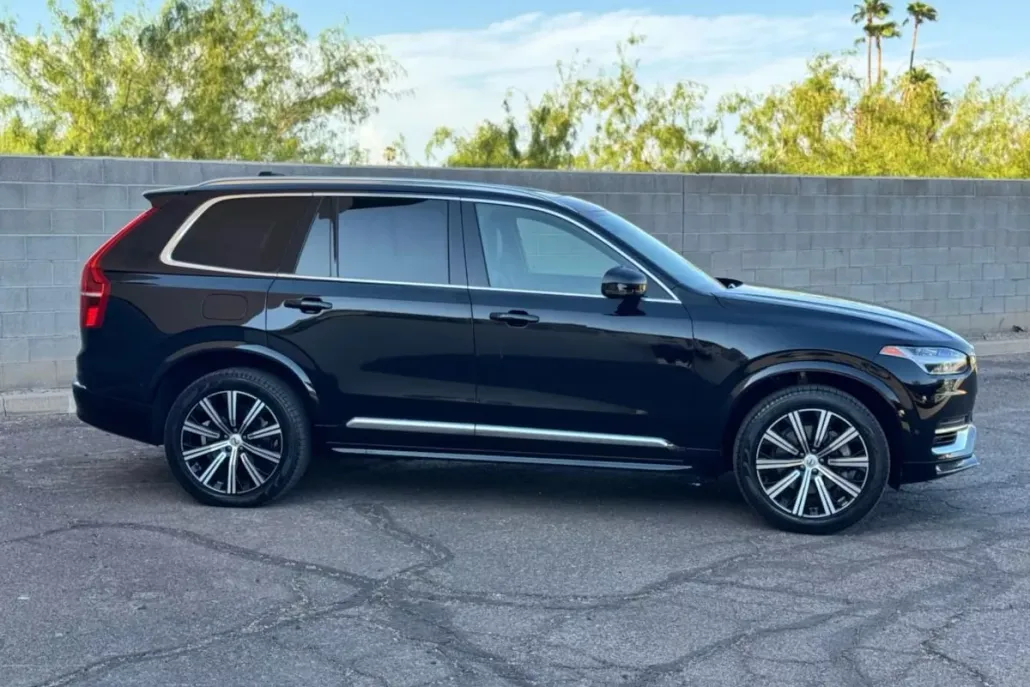 2024 Volvo XC90 Plus photo 1