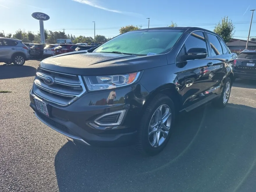 2016 Ford Edge Titanium photo 1