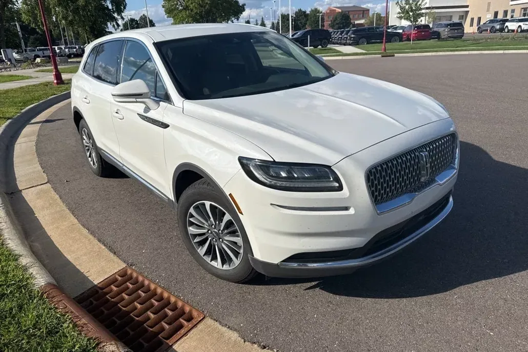 2022 Lincoln Nautilus Standard photo 1