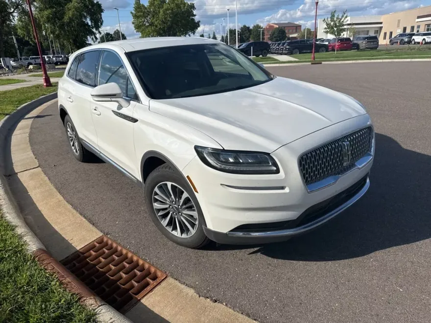 2022 Lincoln Nautilus Standard photo 1