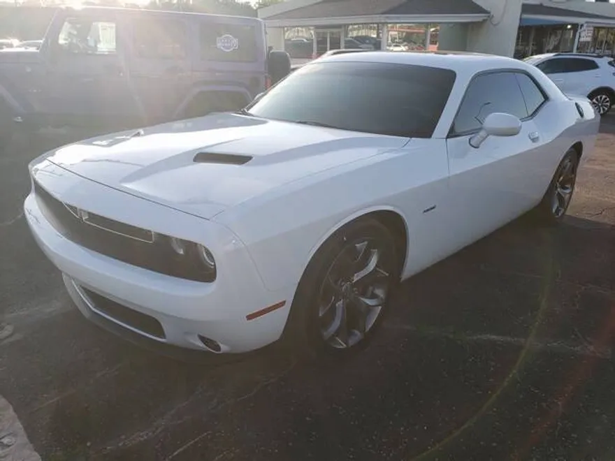 2016 Dodge Challenger R/T Plus photo 1