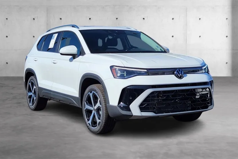 2025 Volkswagen Taos SEL photo 1