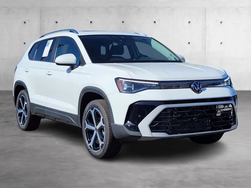 2025 Volkswagen Taos SEL photo 1