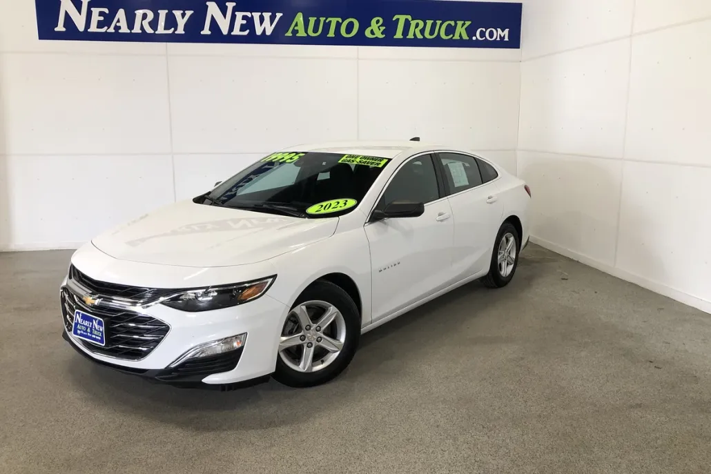 2023 Chevrolet Malibu LS photo 1