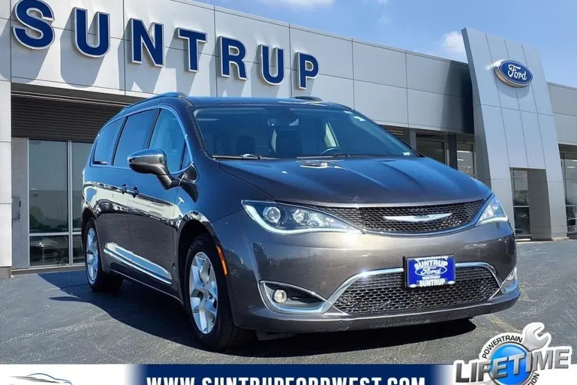 2020 Chrysler Pacifica Limited photo 1