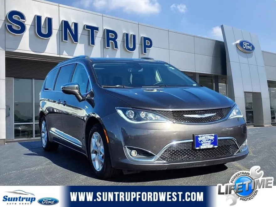 2020 Chrysler Pacifica Limited photo 1